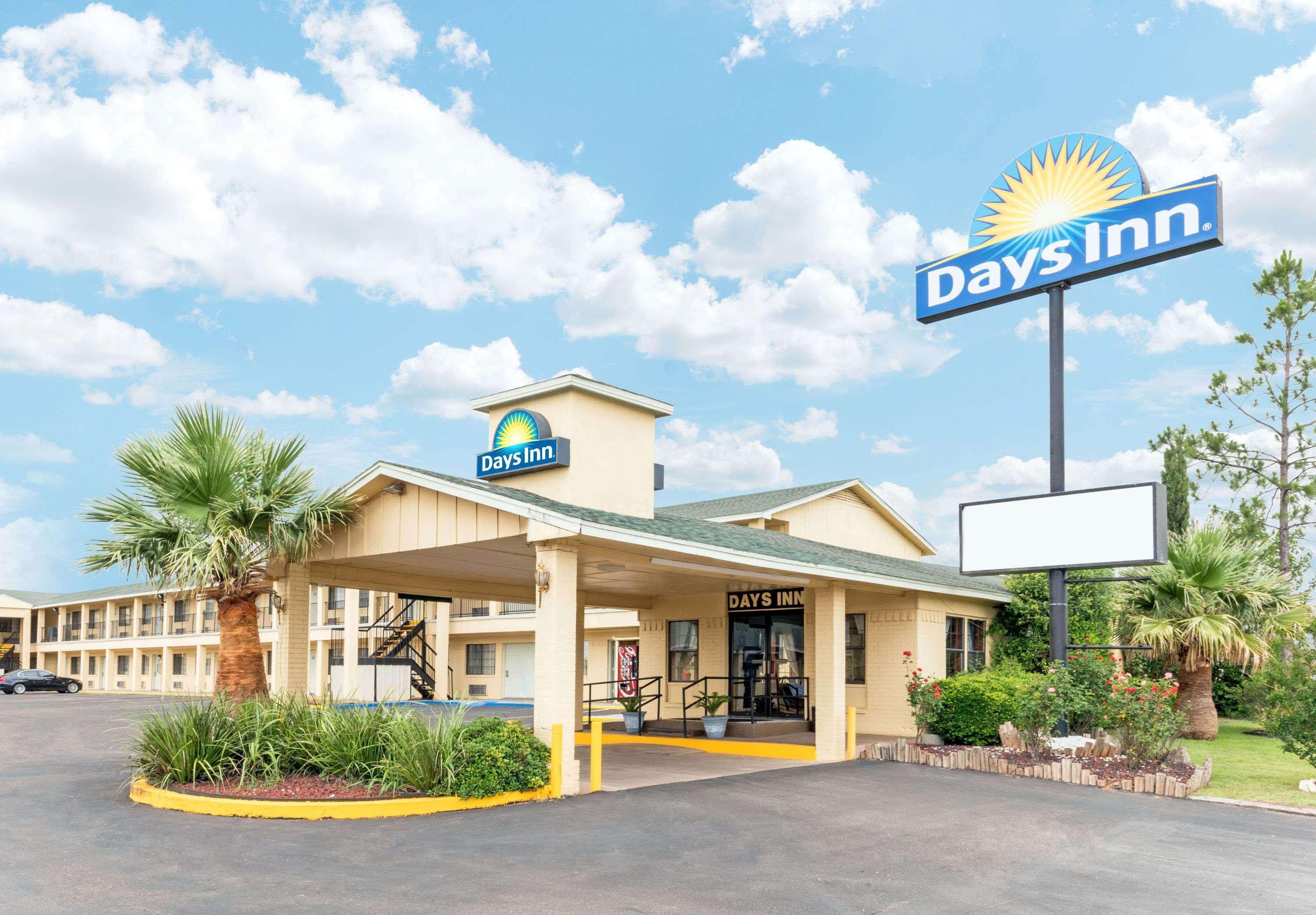 Days Inn By Wyndham Snyder Екстериор снимка